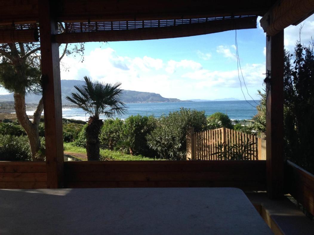 Casa Con Verande Sul Mare A 2 Minuti A Piedi Dalla Spiaggia กุสโตนาชี ภายนอก รูปภาพ