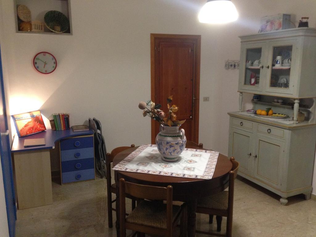 Casa Con Verande Sul Mare A 2 Minuti A Piedi Dalla Spiaggia กุสโตนาชี ห้อง รูปภาพ